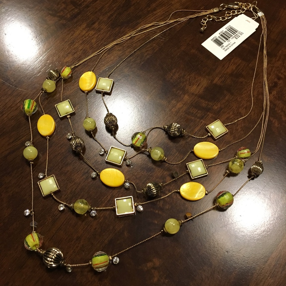 Costume jewelry. Beaded necklace